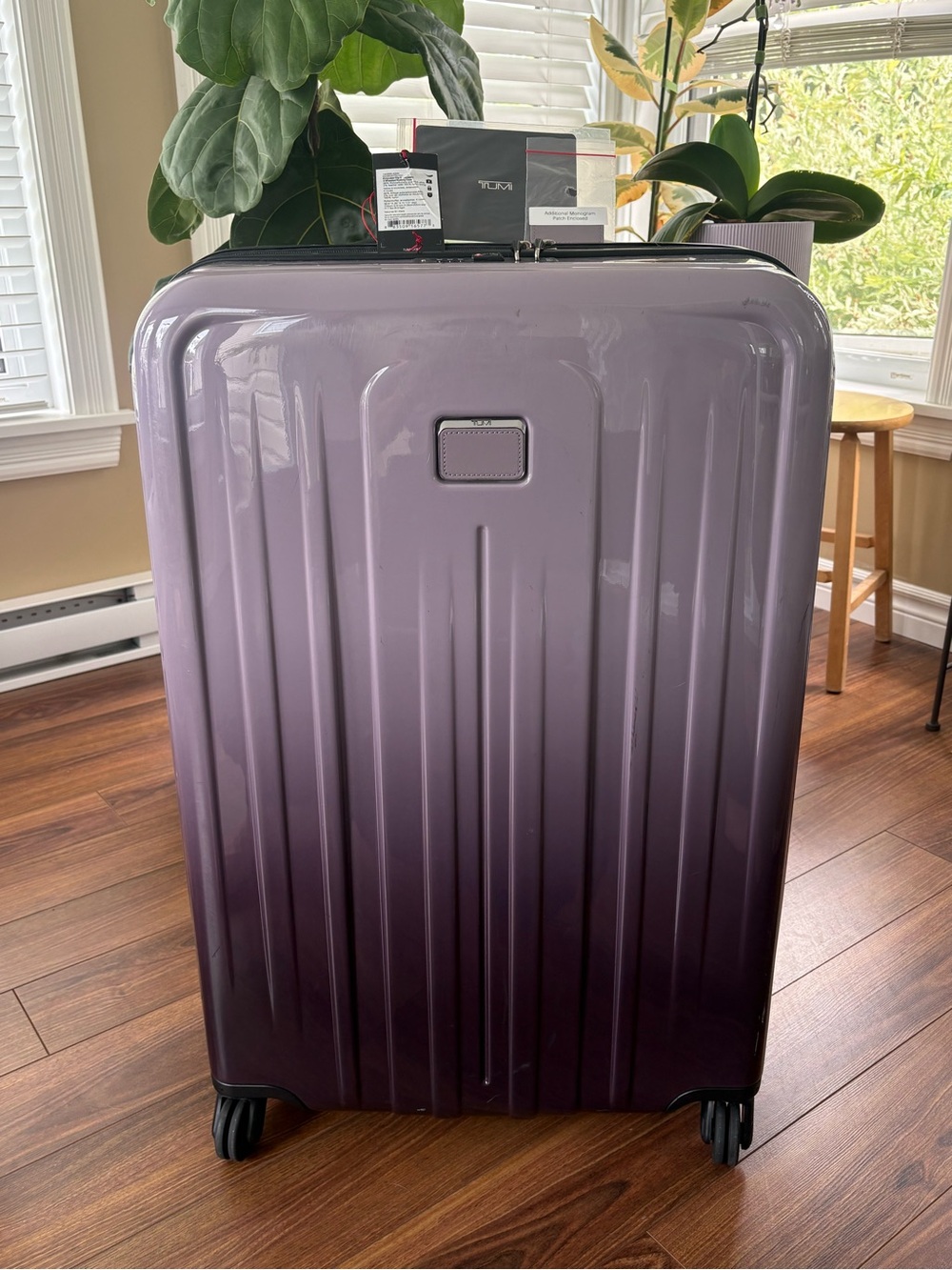 Tumi Extended Trip Expandable Large Spinner – Like New – Used Once – MSRP 1,450$
